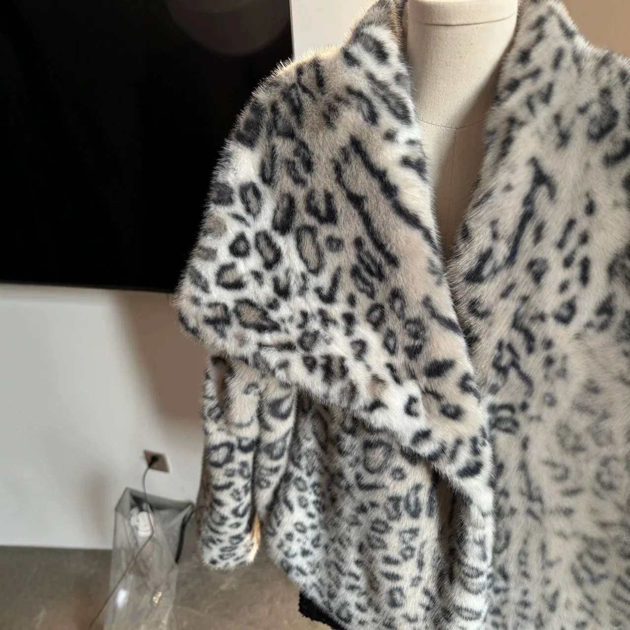 Faux Fur Coat Long Coats Womens Lace Trim Mid Event Wife Gyaru Wool Dyed Zip Up Decorated Flare Overcoats Chic Vibe Novelties OL