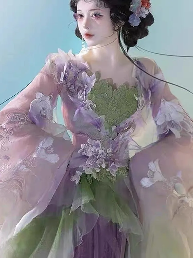 A new style of traditional Chinese robe with heavy embroidery ethereal and flowing gradient Hanfu for women