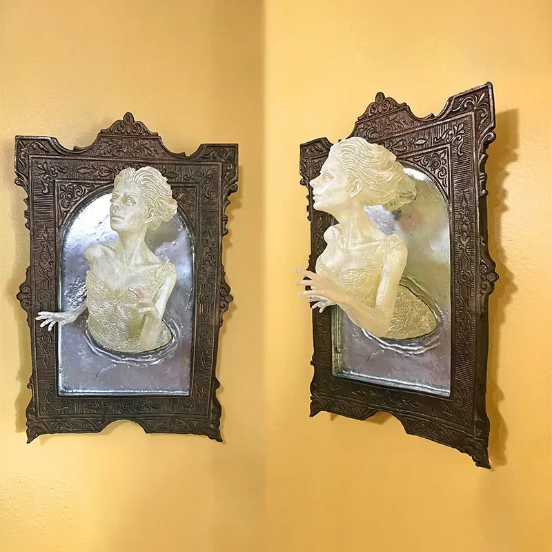 Horror Devil's Hand Ghost in The Mirror Wall Sculpture Halloween Decorations Luminous Resin Crafts Statue Home Photo Frame Decor