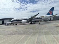 47CM Scale model table decorations C919 of China Southern Airlines Resin with LED Light(Touch or Sound Control) for Collection