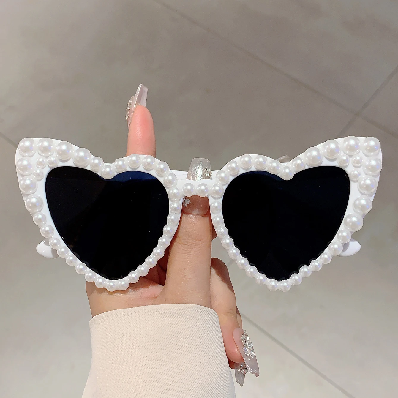 KAMMPT Stylish Heart Designer Shades White Pearl Candy Color Decor Sunglasses Fashion Brand Pink Beach Sun Glasses for Women\'s