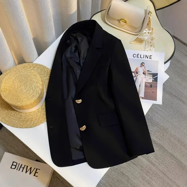 سترة سوداء بتصميم راقي للنساء لخريف وشتاء 2025 بدلة جديدة بسيطة ومتعددة الاستخدامات