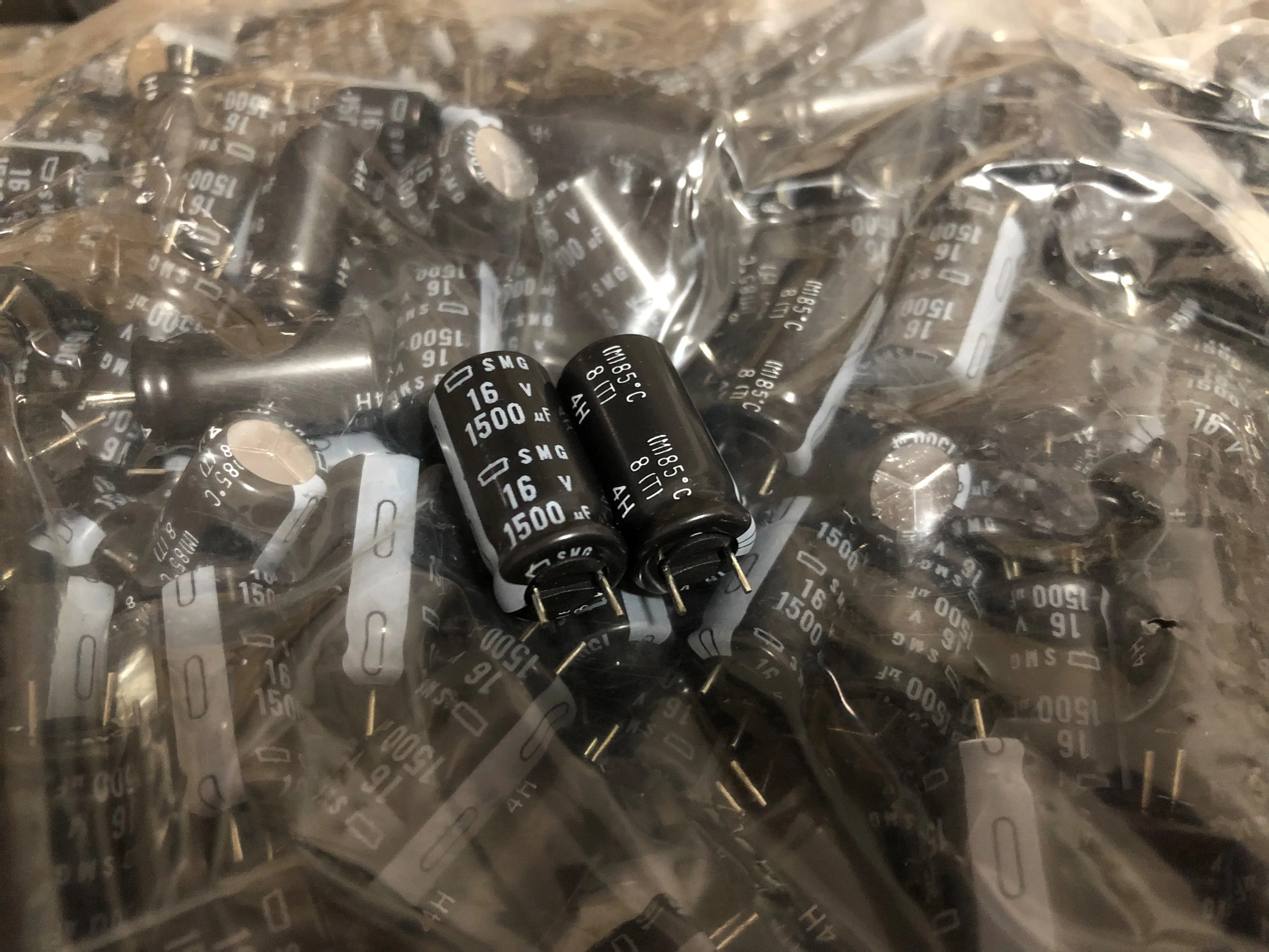 

2024 Новый 100 шт. оригинальный японский NIPPON SMG 16V1500UF 10x20 мм 85 градусов электролитические конденсаторы CHEMI-CON NCC smg 1500UF 16V