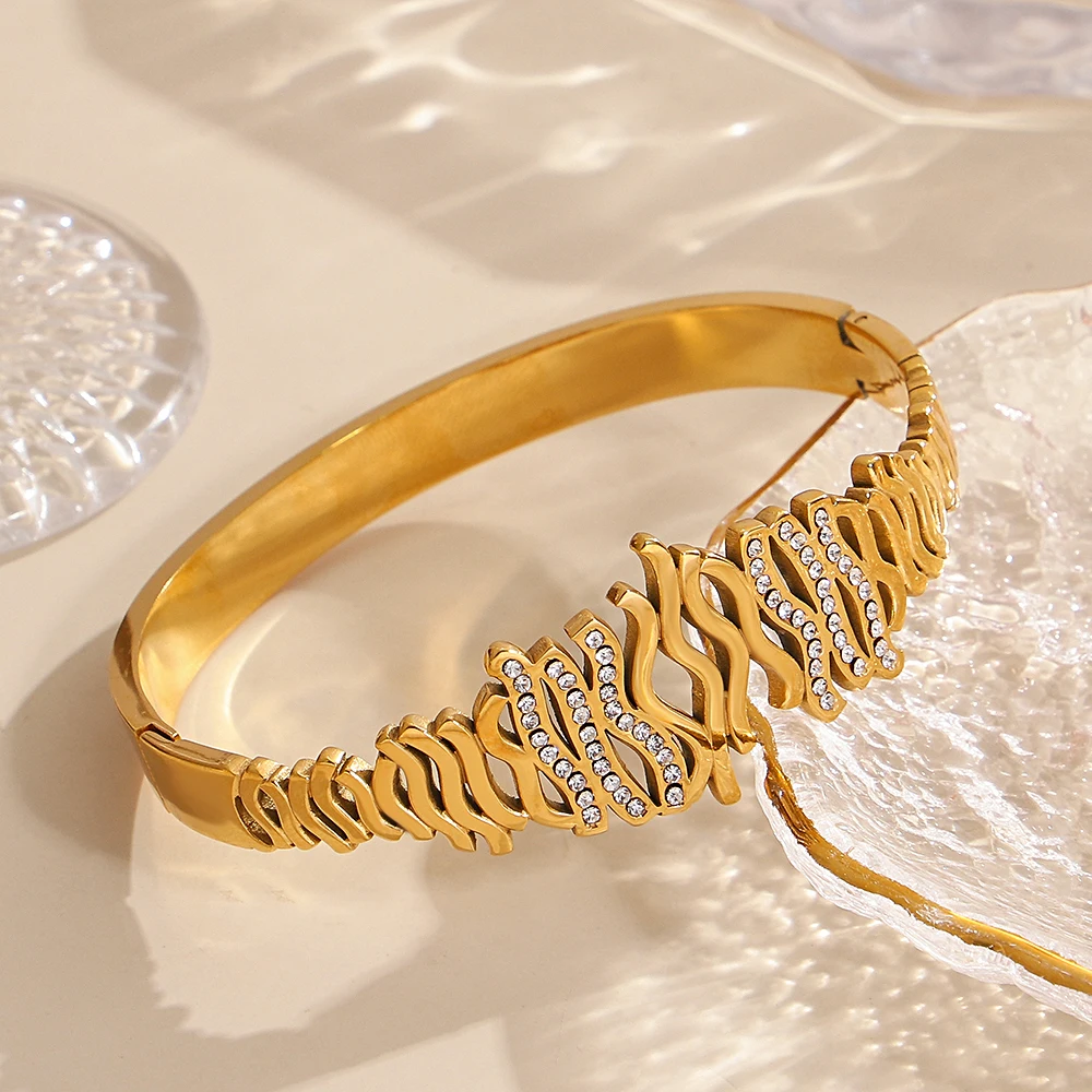 

Freetry Exquisite Waterproof Stainless Steel Round Bangle Bracelet for Women Luxury Rhinestone Heart Flower Open Spring Bangles