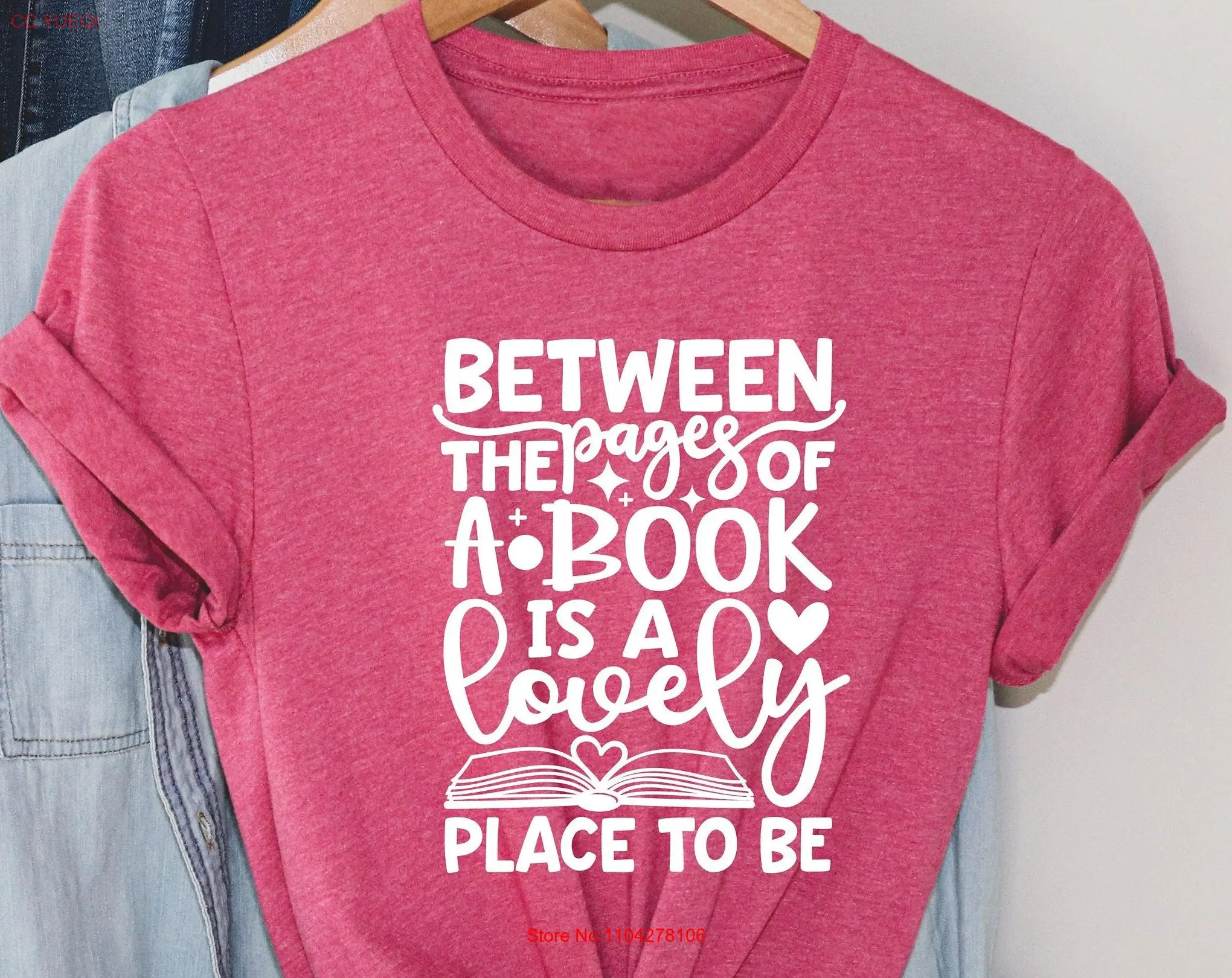 بين صفحات الكتاب مكان جميل لتكون تي شيرت عاشق قارئ القراءة عشاق الأكمام الطويلة أو القصيرة #1