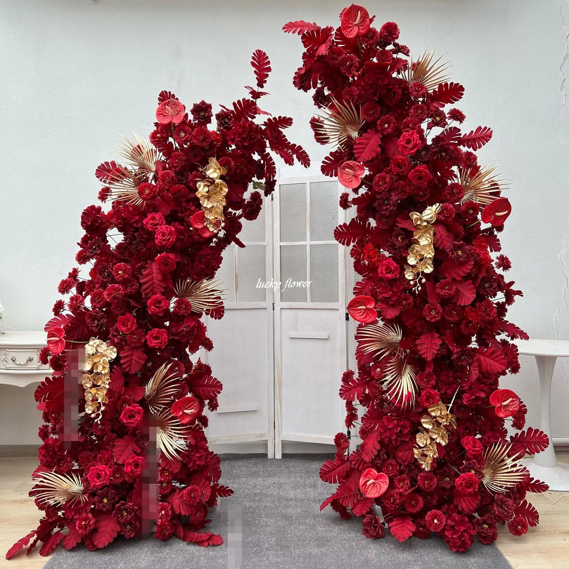 붉은 경적 모양 꽃 행 인공 꽃 웨딩 장식 꽃 배경 배열 꽃 행 아치 장식 파티 소품