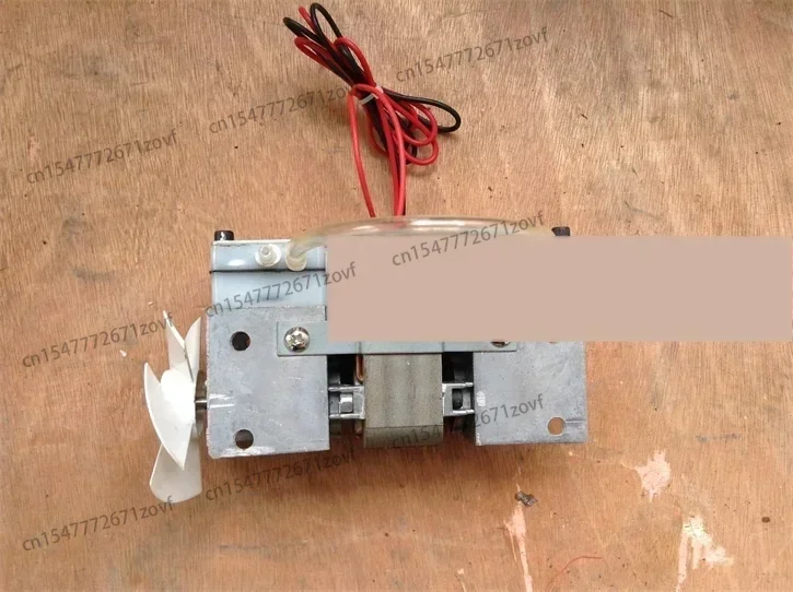 

Small Air Pump Equipment Oil-free Vacuum Pump Voltage 220V~ Coil Copper