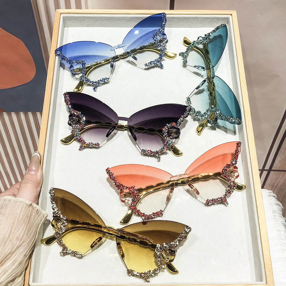 5 Pairs of Women's Diamond-Encrusted Butterfly-Shaped Rimless Gradient Fashion Glasses, Gorgeous, Dreamy, Eye-Catching, Light Luxury, Exquisite Women's Glasses, Suitable for Halloween Masquerade Parties and Nightclubs