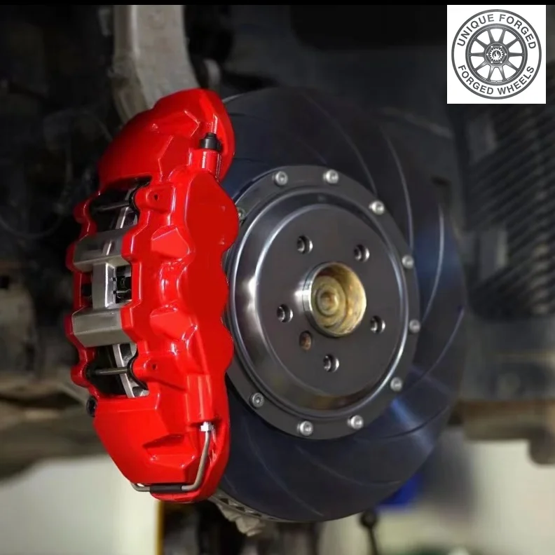 

Комплект для модернизации тормозной системы 26 Style Upgrade: передние 10-поршневые суппорты, задние 4-поршневые суппорты, электронные дисковые тормоза 420 мм для автомобилей с 21-дюймовыми колесами