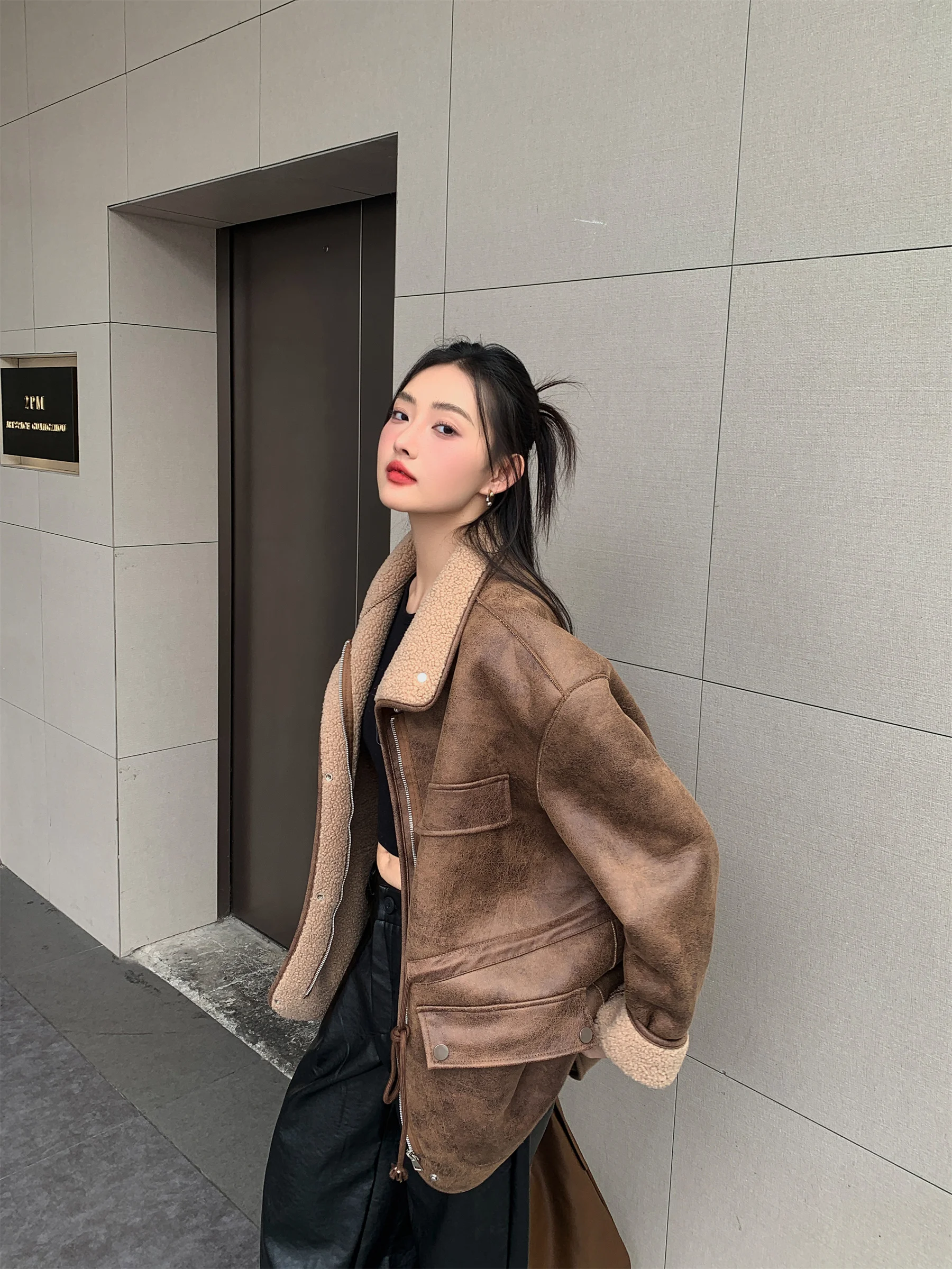 Winter Women\'s Fur Leather Jacket Long Sleeve Loose Warm Wool Vintage Thickened Locomotive Lapel Female Motorcycle Coat