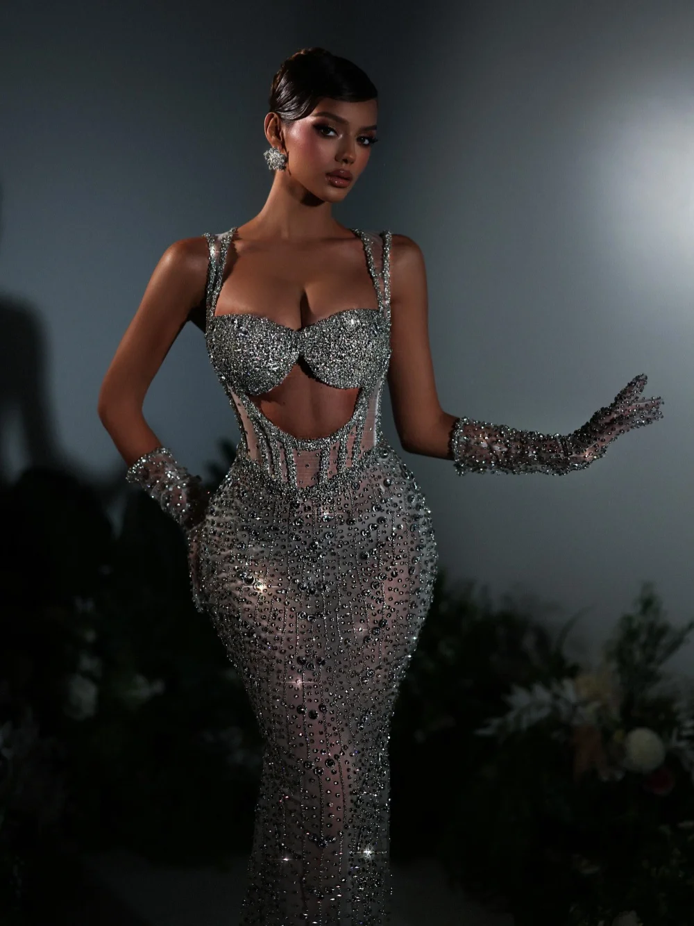 Abbagliante abito da sera a sirena in cristallo argento senza guanti Abito da cerimonia nuziale con illusione di lusso Abiti da ballo chic personalizzati