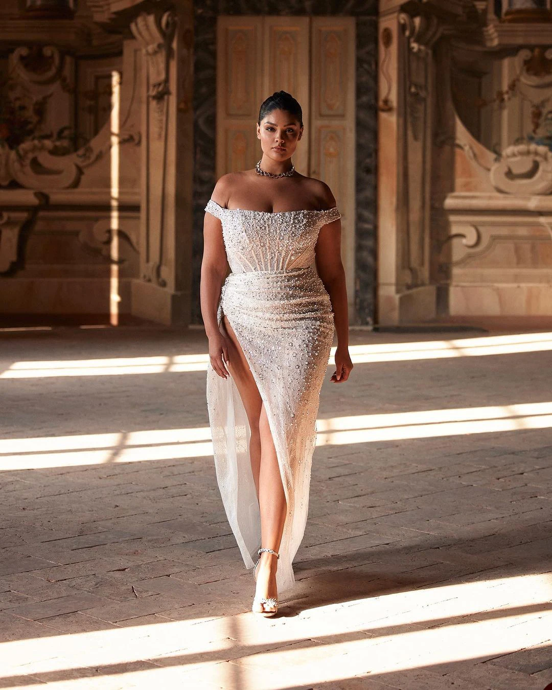 Shine Wedding Dress Sexy High Fork Sequins 3D-Lace Bridal Gowns Brush Train Robe Vestido De Noiva Plus Size Customized