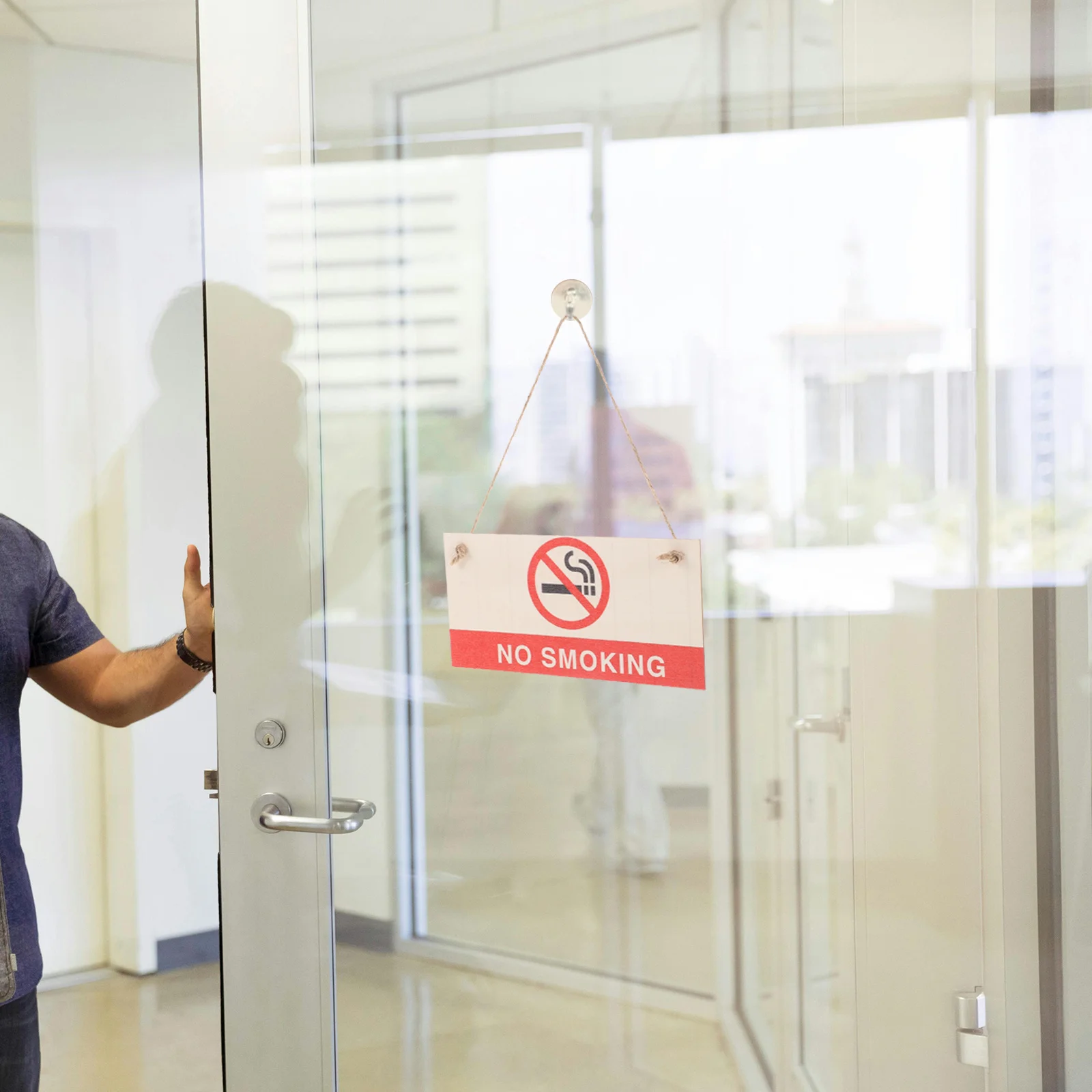 2Pcs No Smoking Sign Wood Hanging Indication Plate Vintage Style Smoke Warning Sign for Facility Bar Yard Driveway Security Use