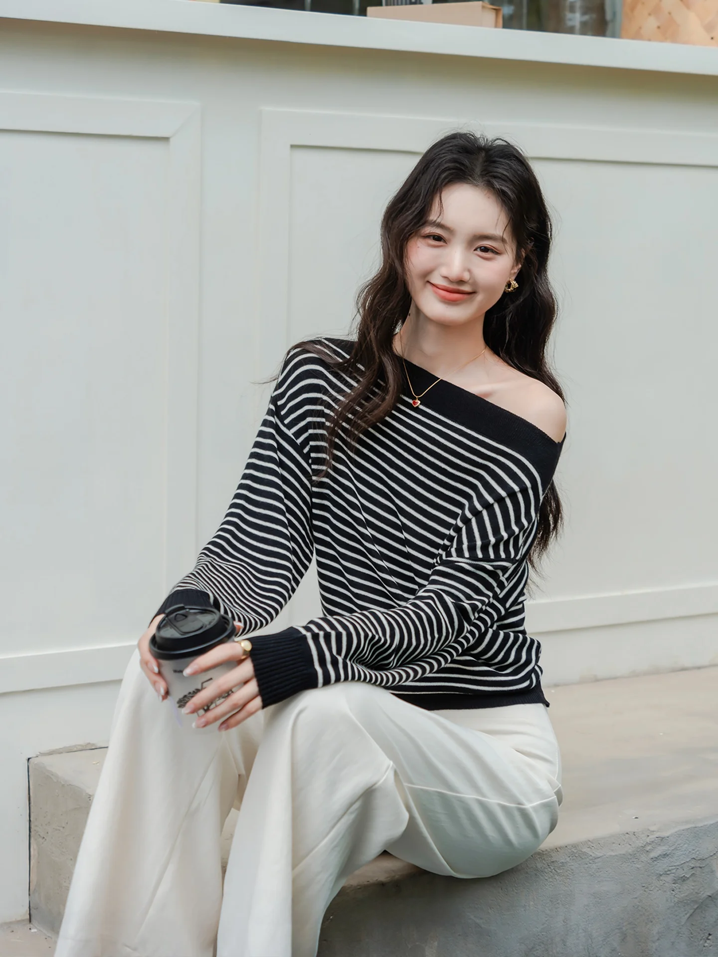 

Французский стиль: Свободный крой, длинный рукав, вязаный топ из смесовой шерсти для женщин, в полоску, асимметричный, на одно плечо, повседневная одежда