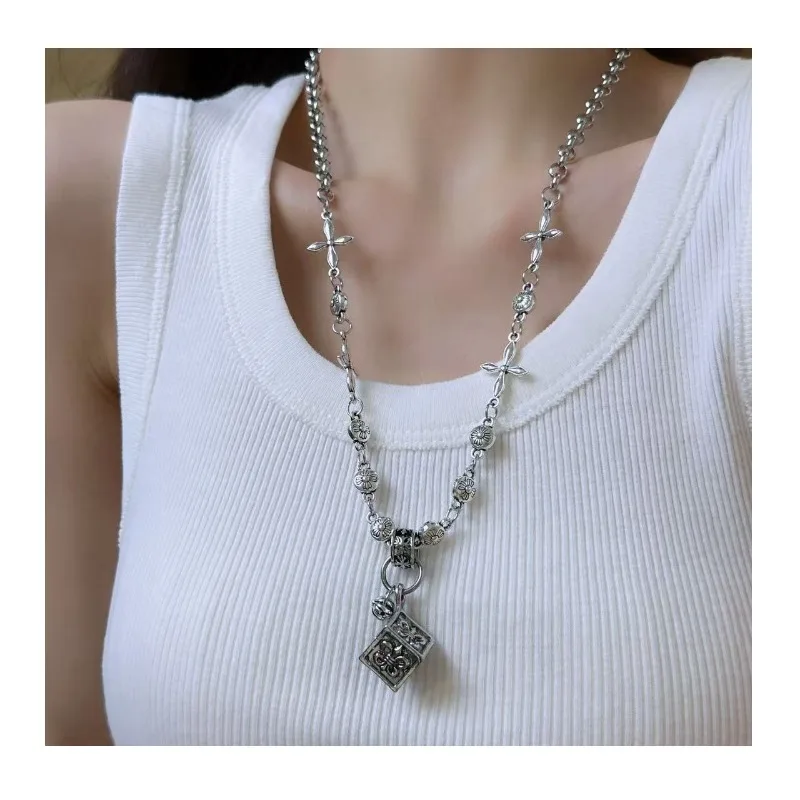 

Street Cool Spice Girls Square Pendant Necklace Female Premium Sense Ruffian Handsome Trend Collarbone Sweater Chain Vintage Acc