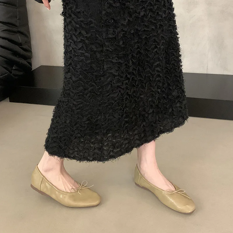 Neu in der Mode: Weiche Damen-Ballerinas mit flachem Absatz, lässige, flache Damenschuhe zum Hineinschlüpfen, mit Schmetterlingsknoten. – Detail 12