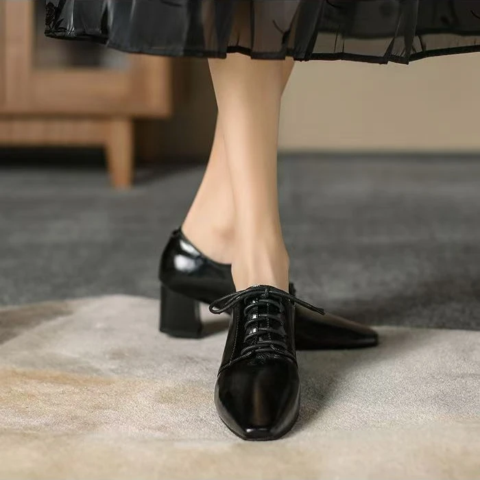 2026 نمط جديد منتصف كعب مضخات جلد طبيعي أسود الانزلاق على أشار تو أحذية نسائية مريحة الشتاء مكتب أحذية عمل