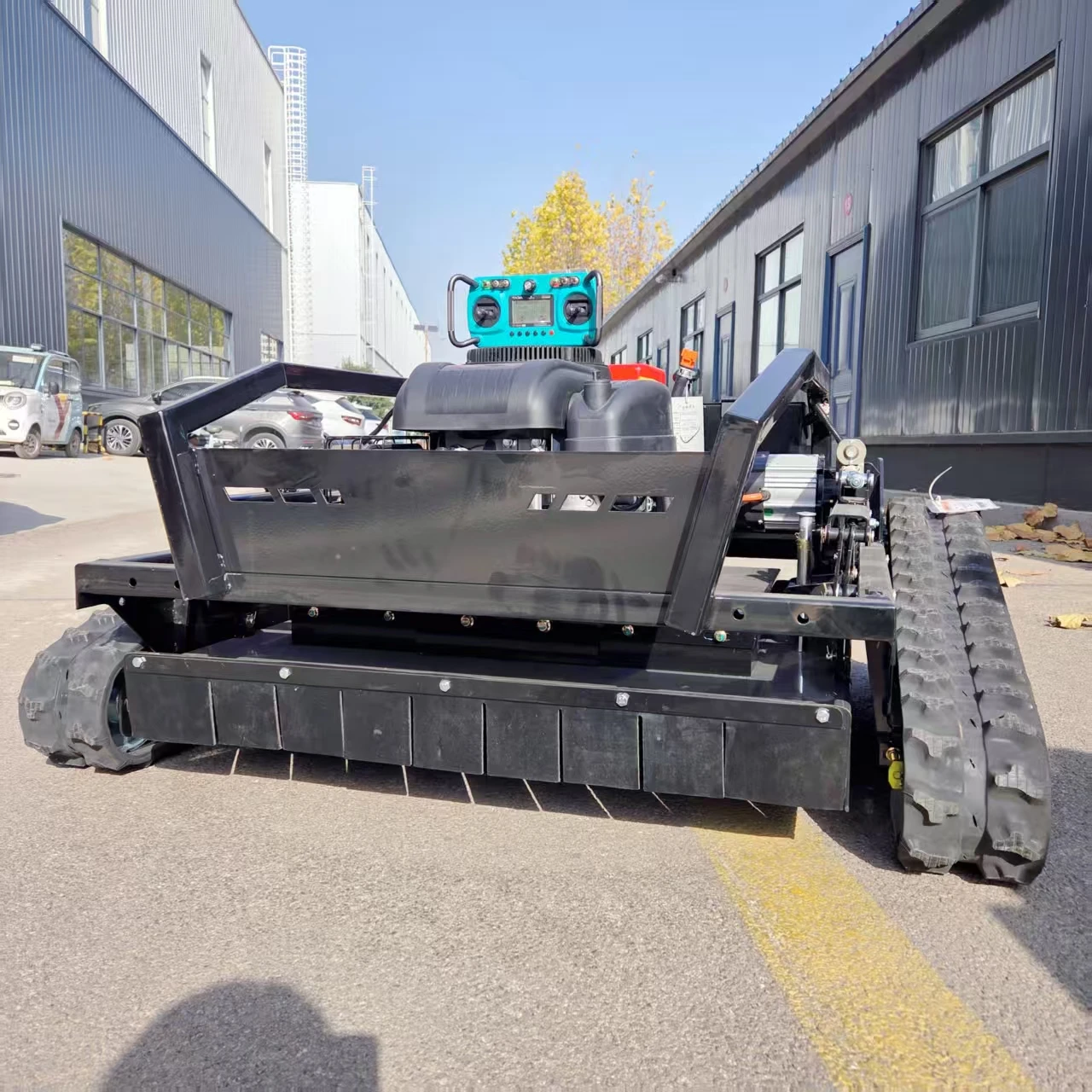 

Tracked Wireless Remote-Controlled Lawn Mower: 1000mm Cutting Width, High Horsepower, 4000㎡/h Cutting Efficiency