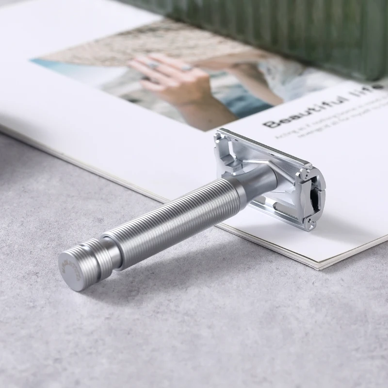 Yaqi Monarch ماكينة حلاقة آمنة بلون الكروم غير اللامع، رأس ماكينة حلاقة من سبائك الزنك ومقبض من الألومنيوم + النحاس، ماكينة حلاقة خفيفة الوزن ومتينة