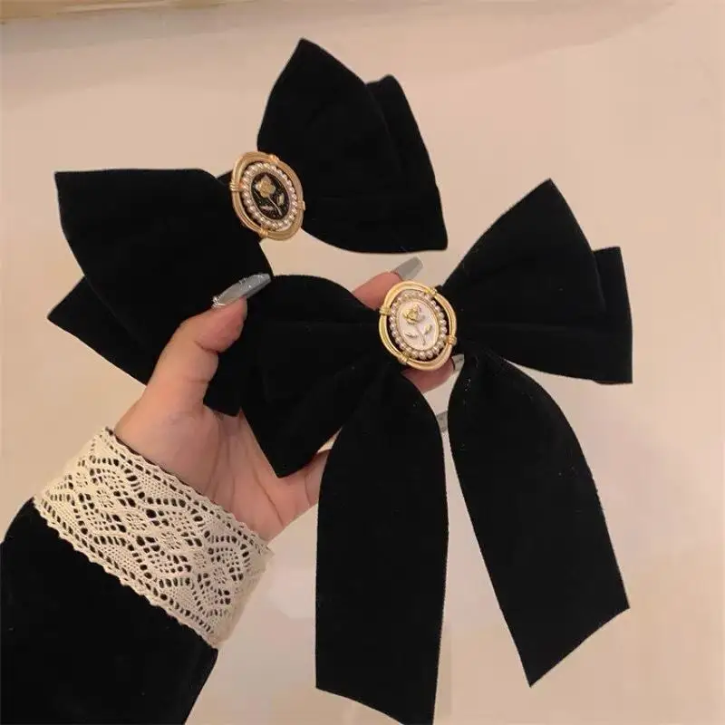 Schwarze Samt-Haarspangen mit Schleifenband, elegante Stoff-Kamelien-Haarspangen für Damen, modische Pferdeschwanz-Haarspange, Kopfbedeckungszubehör〔CC55〕 – Detail 4