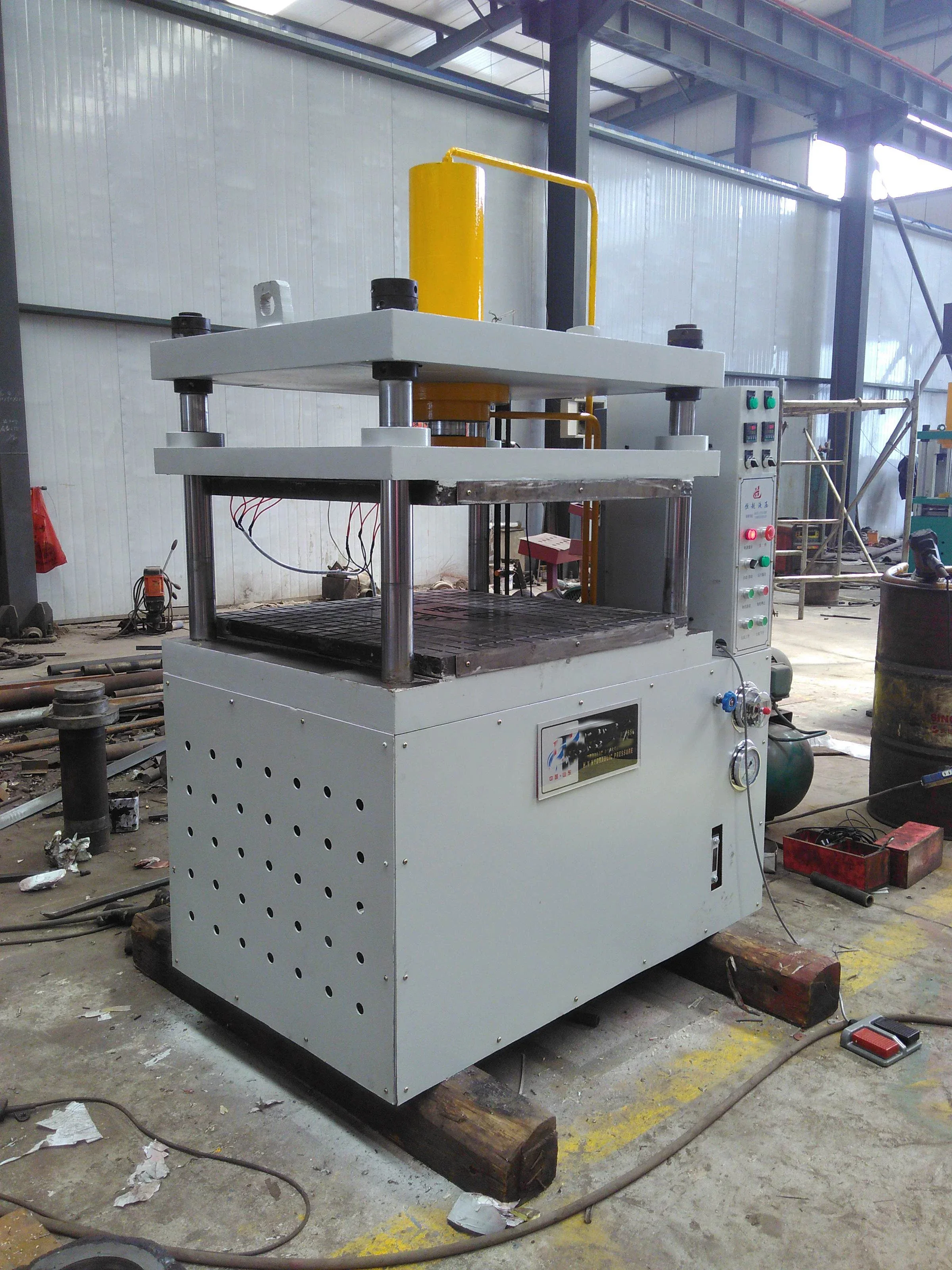 2026 NBFour-column Two-beam hydraulic press for deep drawing