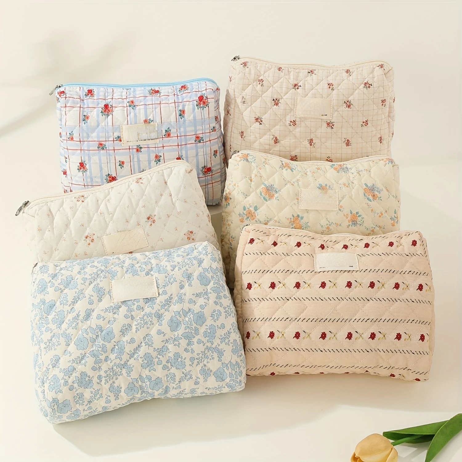 

Aesthetic Flower Pattern Pouch, Lightweight Makeup Bag, Women's Carry On Cosmetic Bag