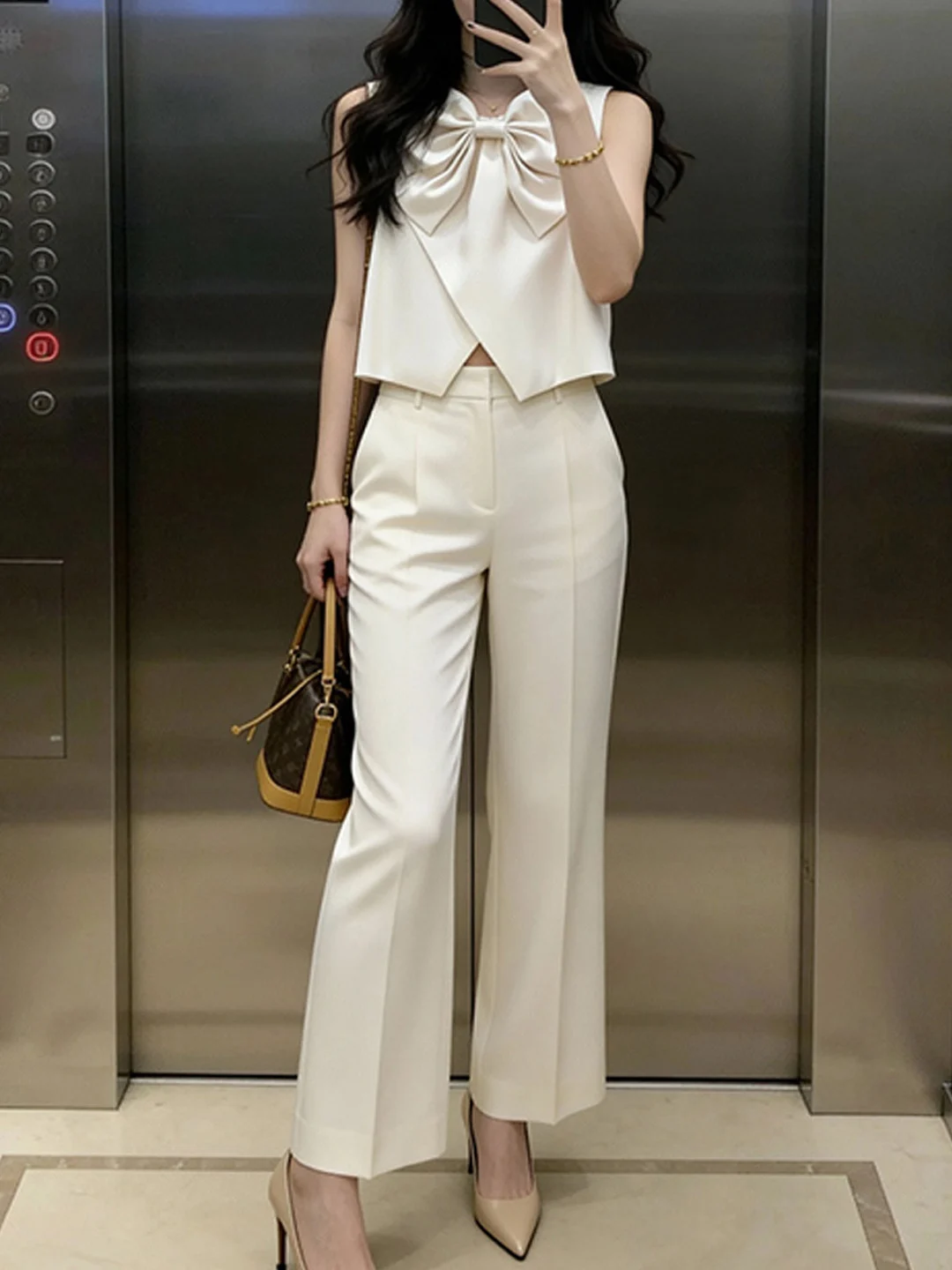 

Early Spring 2026 Pure Color Silk Satin Vest Top with Large Bow Knot round Ne Svel Ele Ladylike Miss Rich Sle