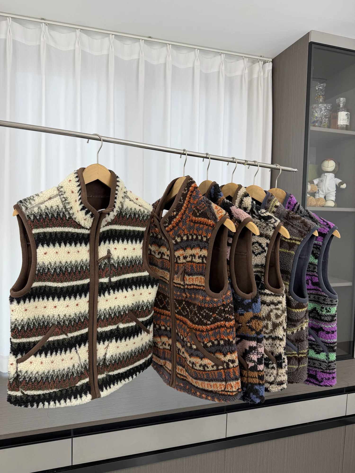 

Minui Card Fair Isle Color Blo 3D Knit Fce Vest Men's Winter Ethnic Sle Pullover Zipper Closure Striped Pattern