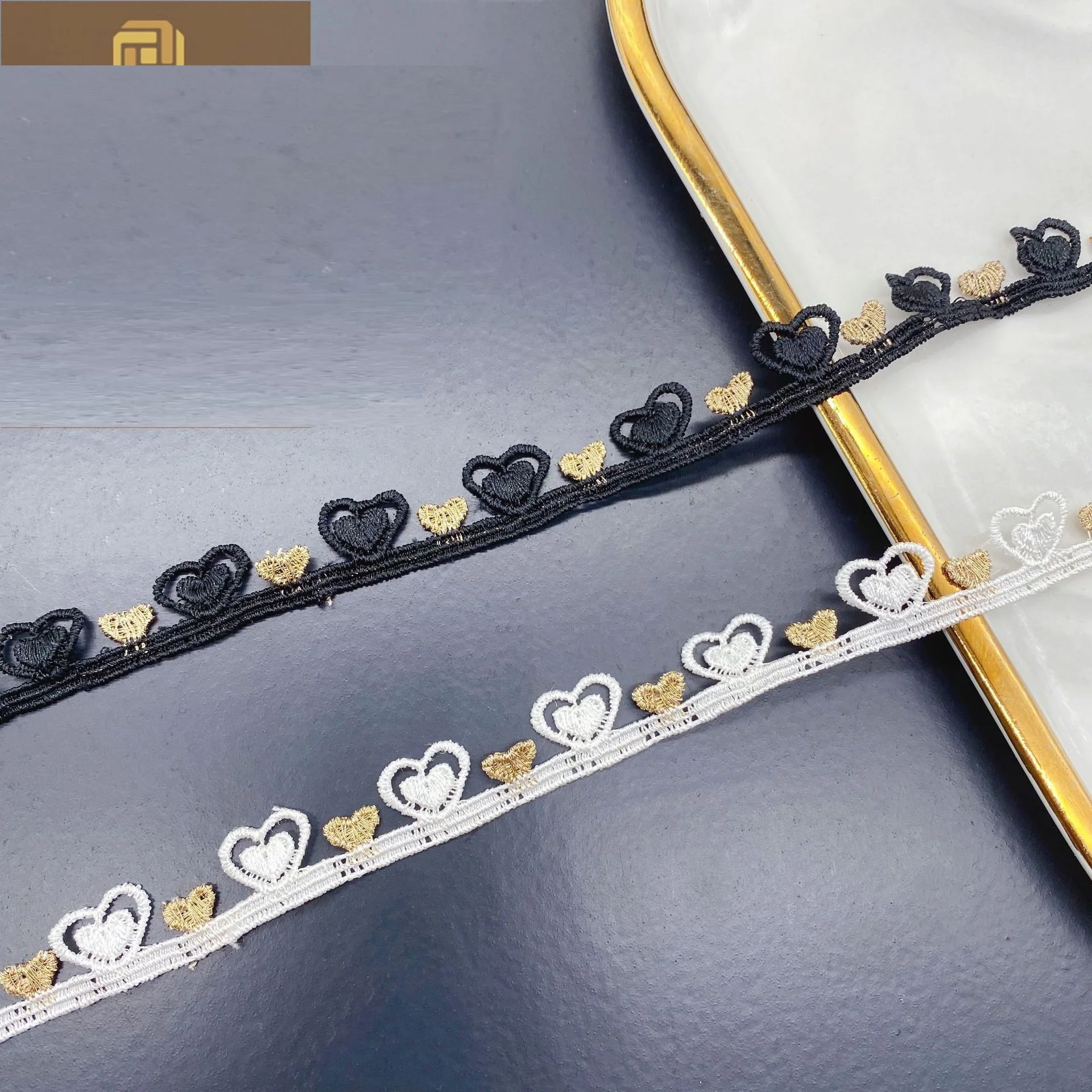 

5 Yards Heart-shaped gold thread black lace milk silk heart-patterned single-sided small barcode accessory Gold water-soluble la