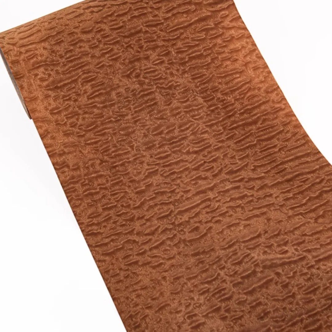 Lengte: 2,5 m Breedte: 300 mm T: 0,2 mm Dunne natuurlijke bolvormige sapele massief houten fineerblad Ideaal voor meubels thuis doe-het-zelf deurdecoratie