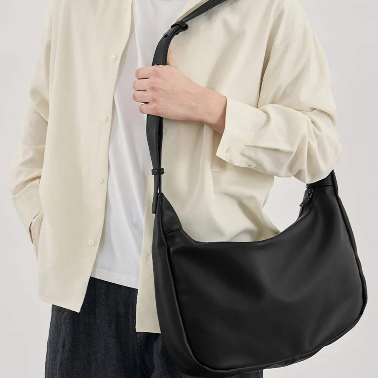 حقيبة كروس كورية - على الطراز الياباني للشباب - حقيبة كتف بسيطة للجنسين، جلد PU ناعم، خفيفة الوزن ومحمولة #1