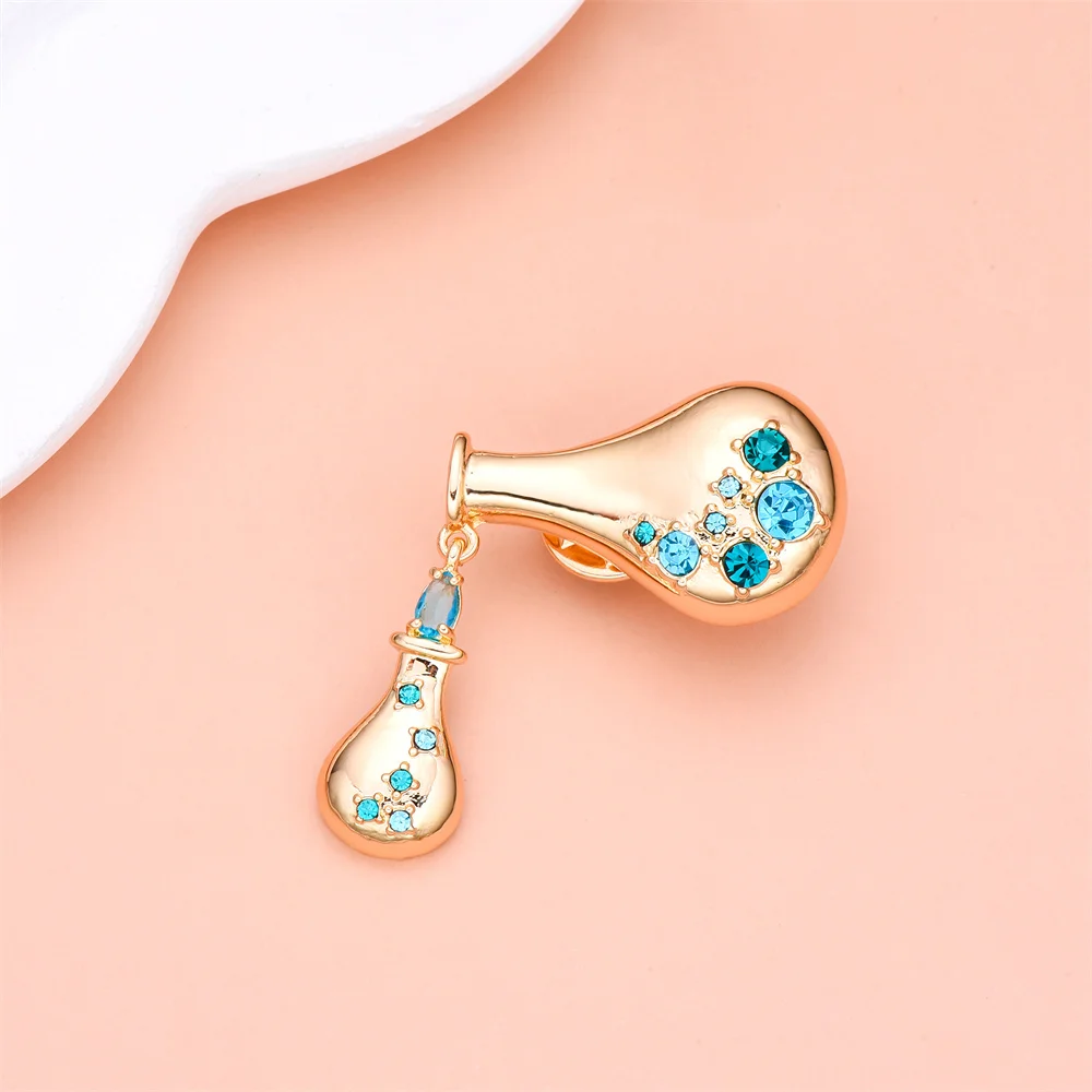 New Round-Bottomed Flask Lapel Pin Exquisite Luxury Inlay Blue Crystal Laboratory Equipment Brooch Badge for Chemistry Student