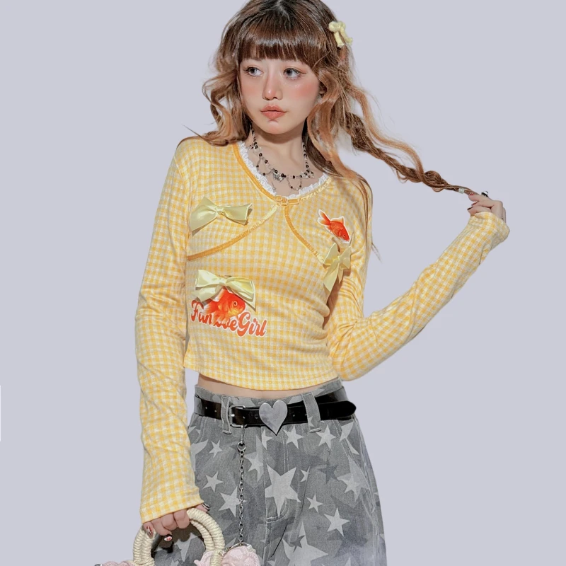 التصميم الأصلي كم طويل المرأة تي شيرت 2025 الخريف جديد خمر لطيف القوس الأصفر منقوشة الطباعة الحلو كول تي شيرت السيدات