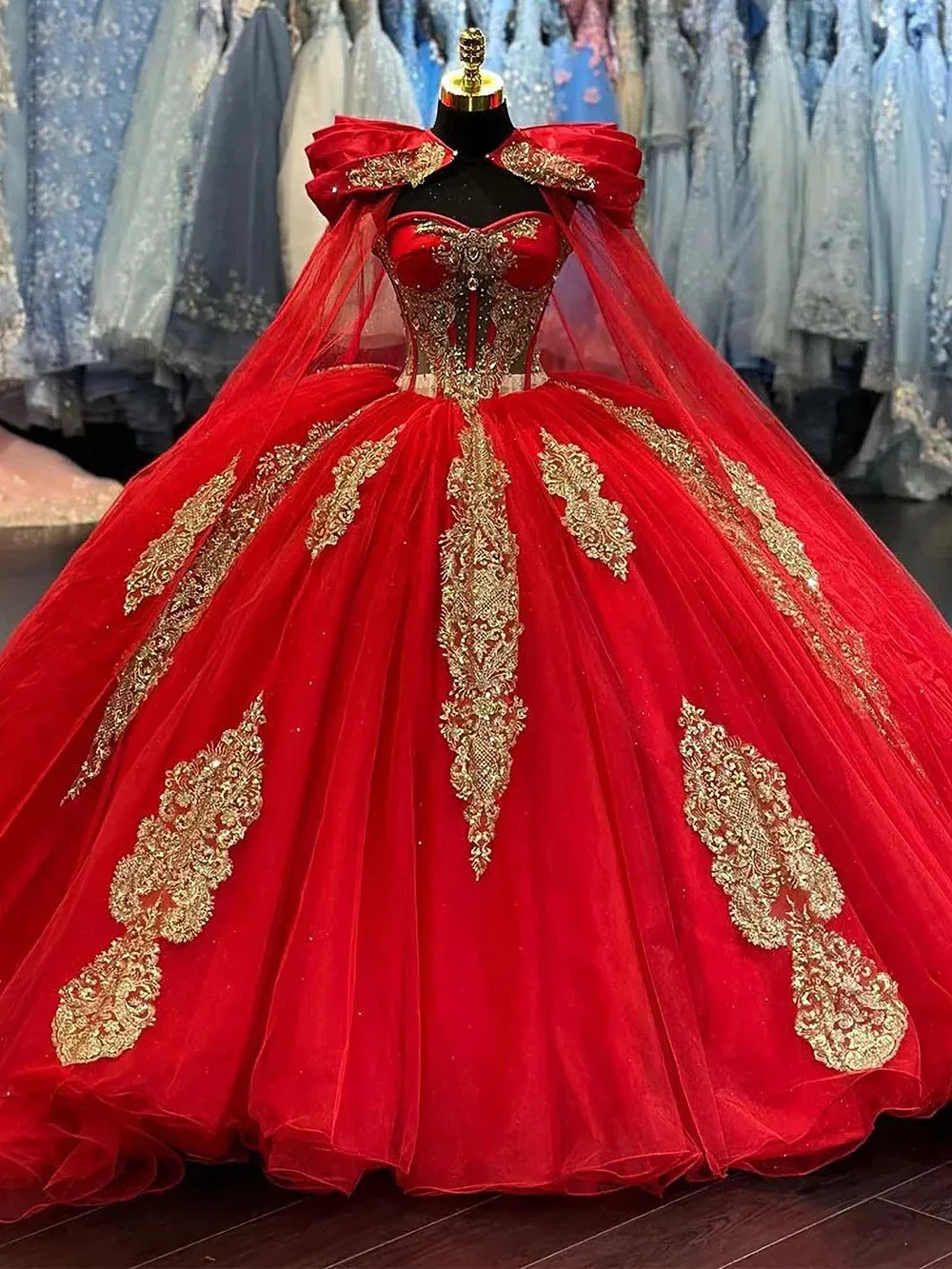 Luxury Red Quinceanera Dresses With Cape Sweetheart Gold Appliques Beads Corset Long Train Sweet 15 16 Years Birthday Party