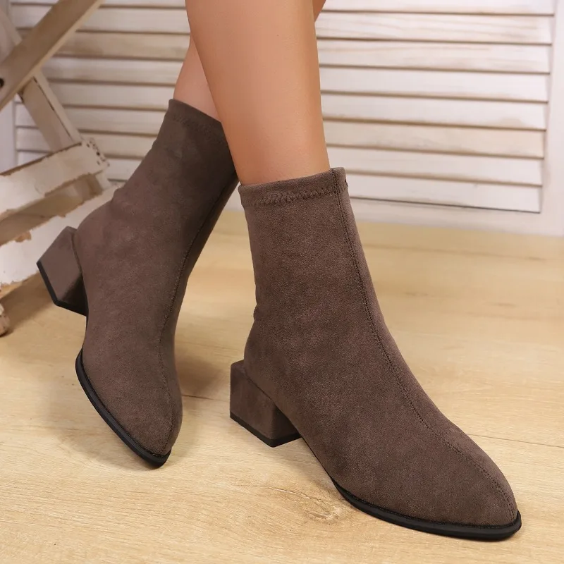 

Французские короткие сапоги 2025 года, зима, новый стиль, темперамент, модные слипоны с круглой головкой, элегантный ретро-тренд, темперамент, поездки на работу