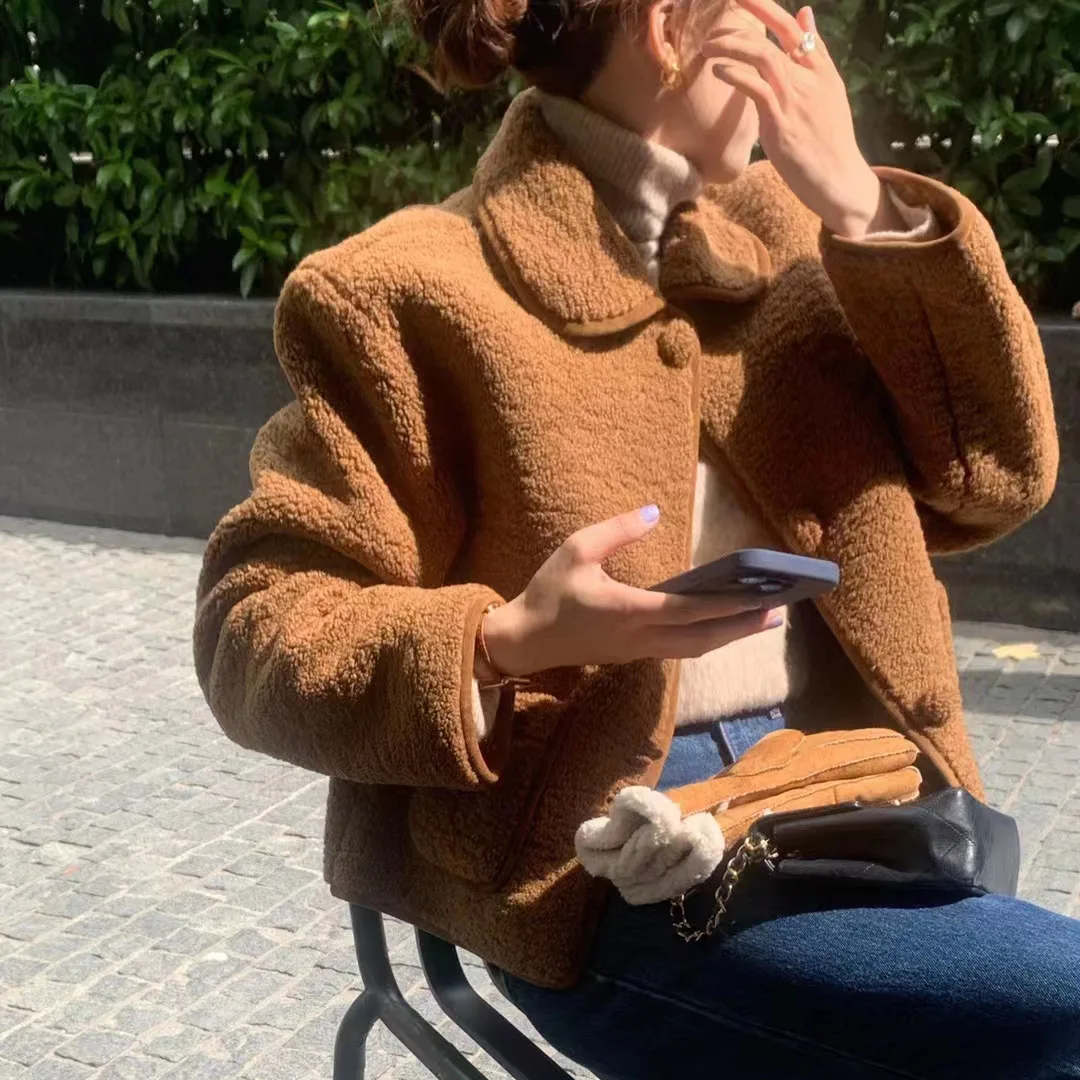 

New Autumn And Winter Collection: Korean Style, Versatile, Cute And Youthful, With A Unique Clasp Short Fur Coat For Women