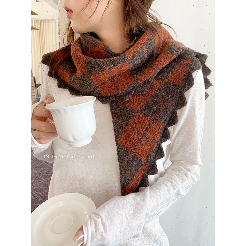 Ancient Warm Triangular Shawl Autumn and Winter Decoration Warm Neck Protection Small Scarf Amber Headscarf Fart Curtain