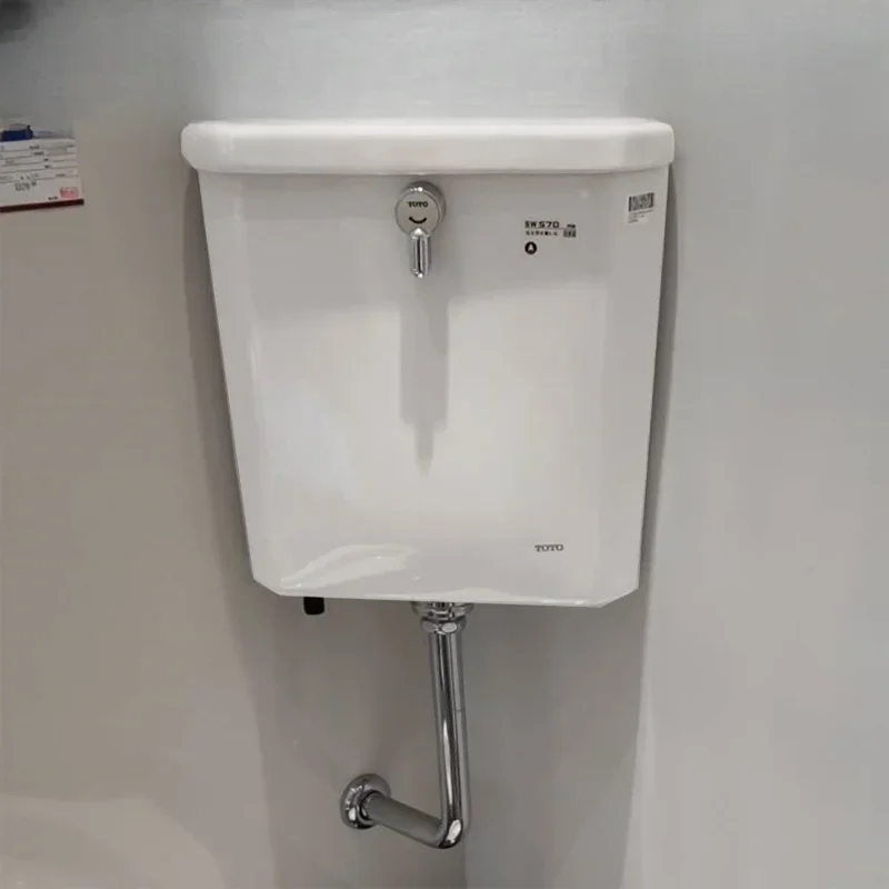 Squat toilet flushing tank triangular wall mounted