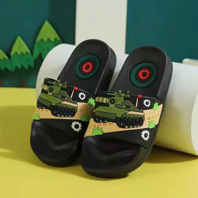 

Новые летние сандалии для мальчиков 3-12 лет, нескользящие, с мягкой подошвой, для дома, дизайн 3D «Мультяшные приключения», для совместного использования родителей и детей ​