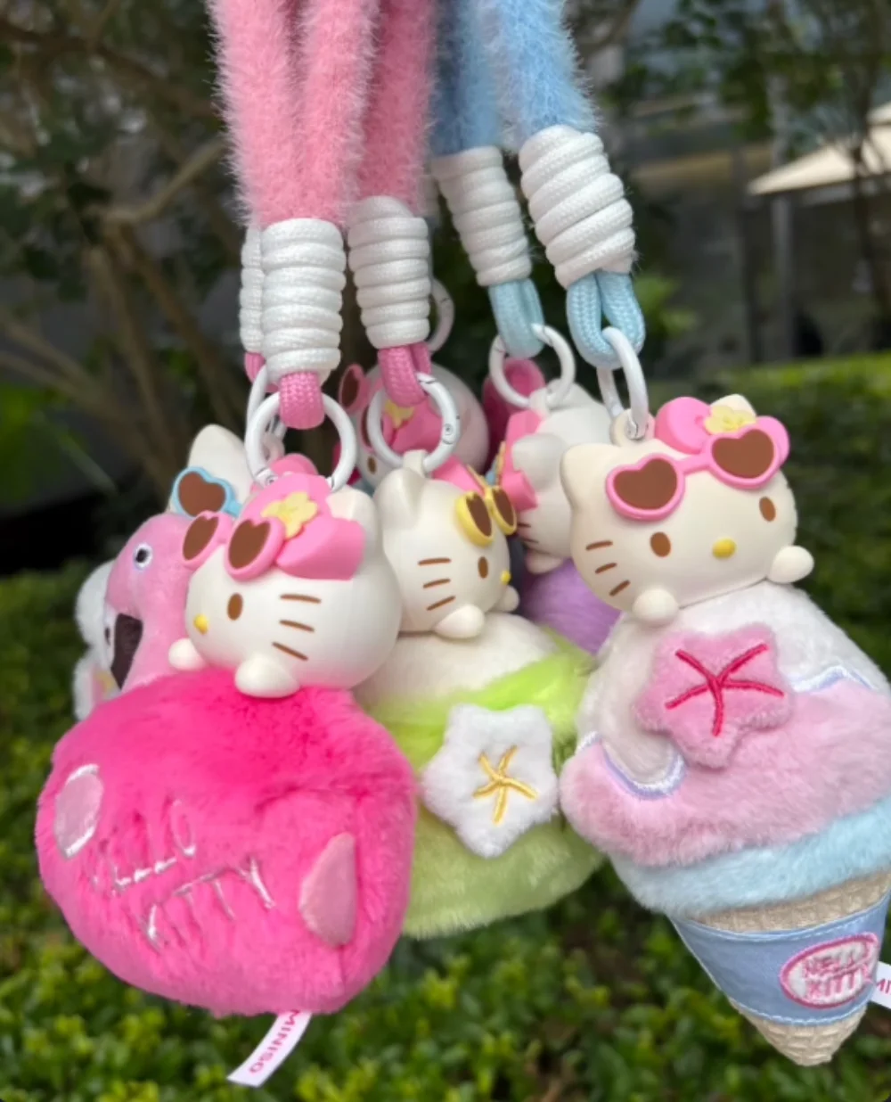 ハローキティ夏黒肌シリーズブラインドボックス太陽に敏感な色が変わるアロマチャームペンダント収集可能な漫画アニメ人形 K