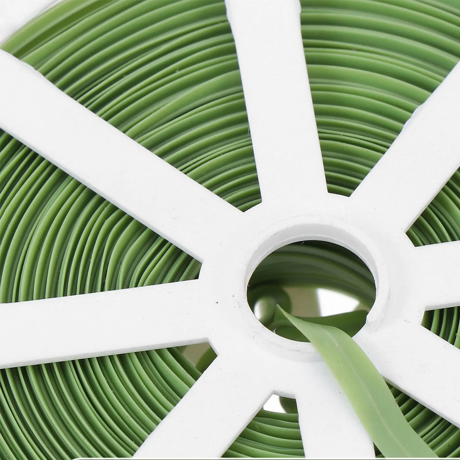 

Green Binding Wire for Climbing Plants Lightweight Durable Plant Tie Line Long Belt Cucumber Rattan Holder Waterproof Gardening