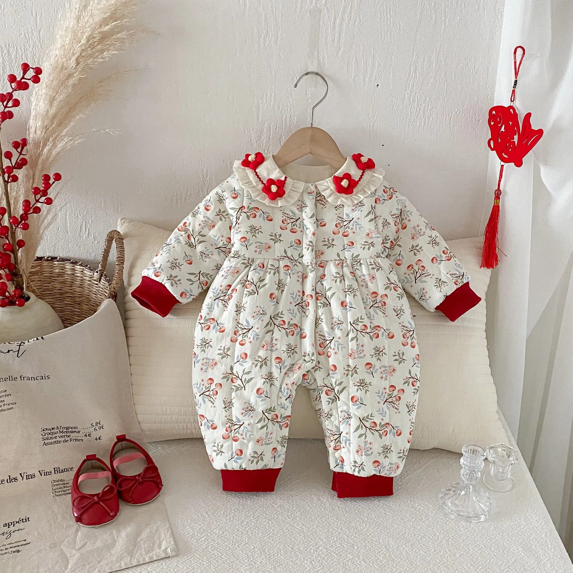 Baby Clothes 2025 Winter New Cotton and Velvet Princess Baby Girl's Jumpsuit Warm Bag Fart Clothes
