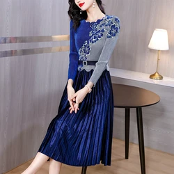 Mike Pleated Magic Dress 2023 New Women's O-Neck Retro Print Elastic Waist Wrap for Slim and Relaxed Oversized Long Dress