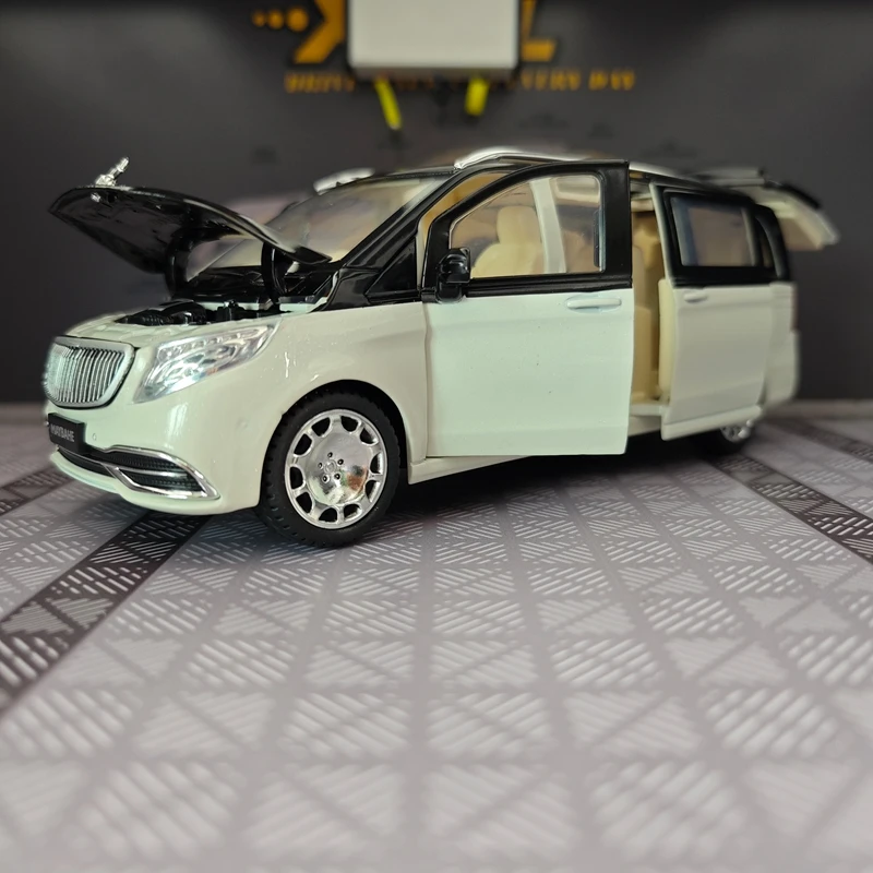 1: 24 simulation Mercedes Benz Maybach VS680 alloy car model remote control business car ornament gift