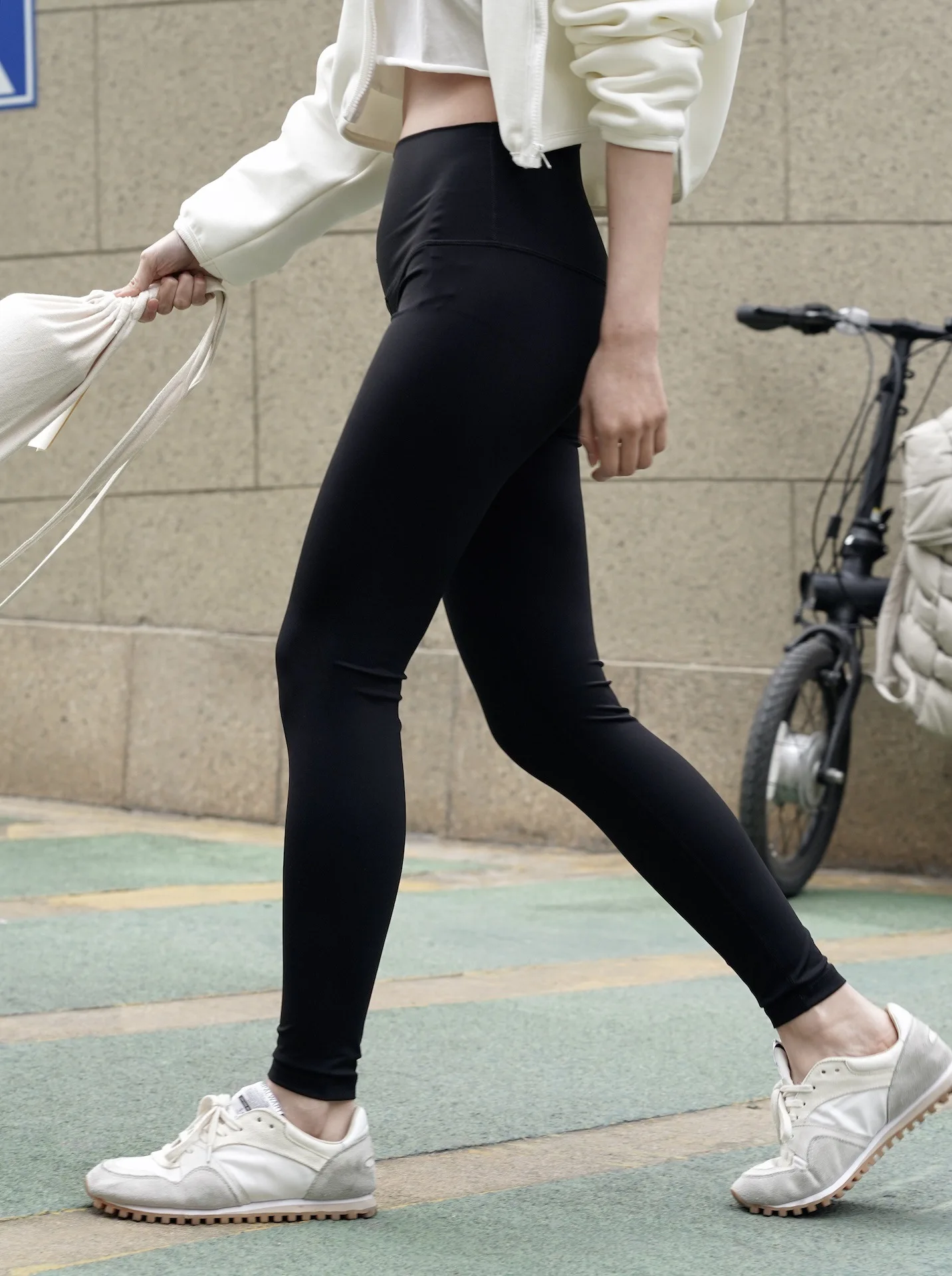 Spring and Summer Women\'s Leisure Solid Color High Waist Slim Yoga Pants