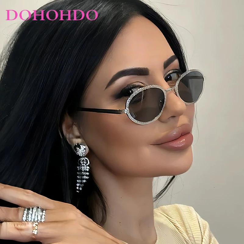 

DOHOHDO New Oval Fashion Metal Sunglasses Women's New Street Shooting Trend Street Shooting Sunglasses Lady UV400 Oculos De Sol