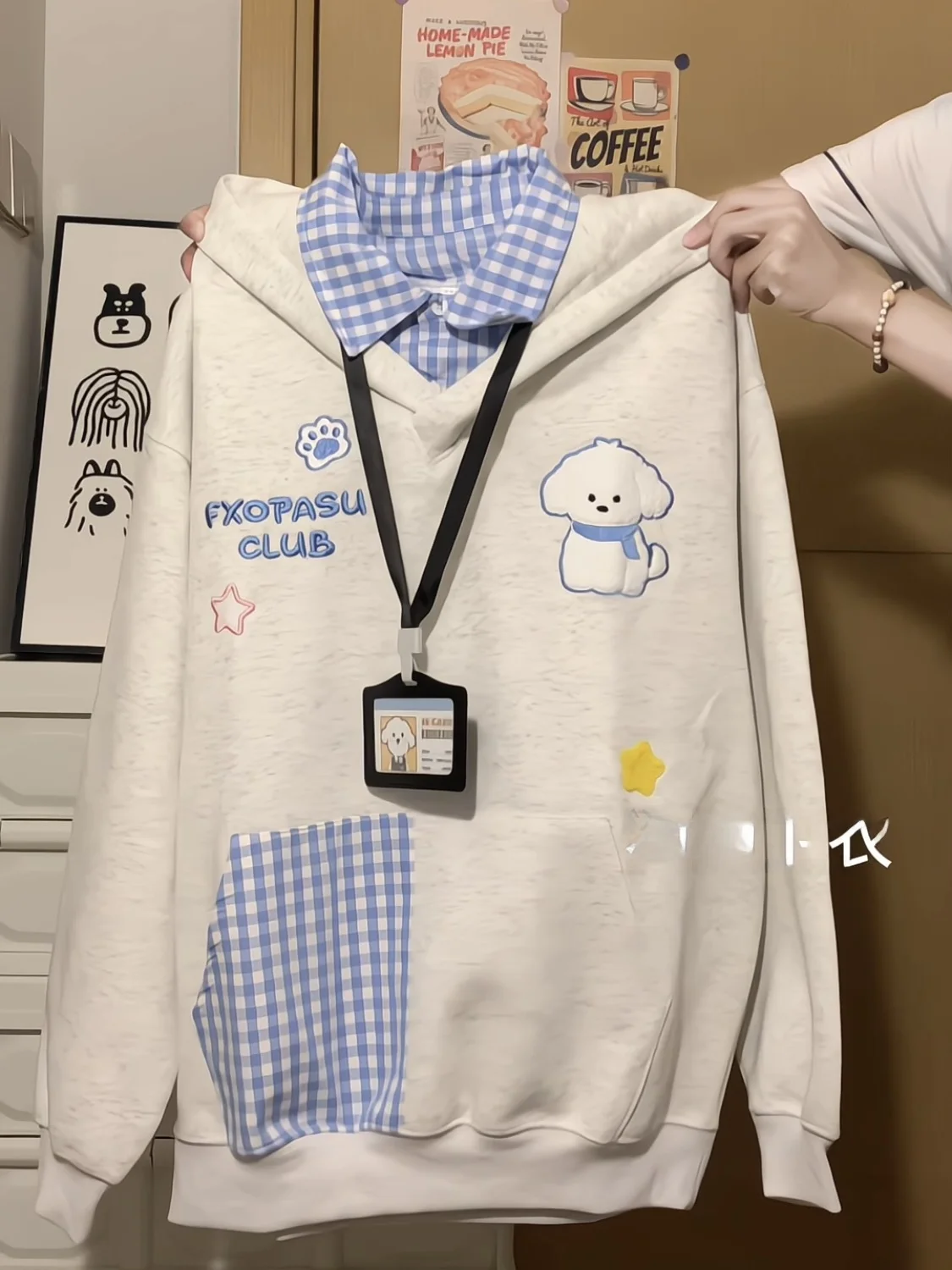 

Американский свитшот в стиле Lazy Chic с вышивкой и клетчатыми вставками, имитация двухслойности, свободный крой, удлиненный рукав, в стиле колледж, с круглым вырезом.