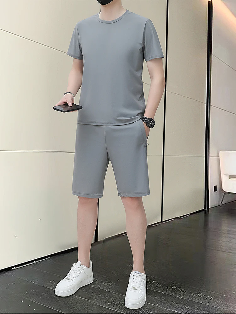 

Летний повседневный спортивный костюм для мужчин: свободная футболка и шорты, комплект из двух предметов, материал — нейлон и спандекс