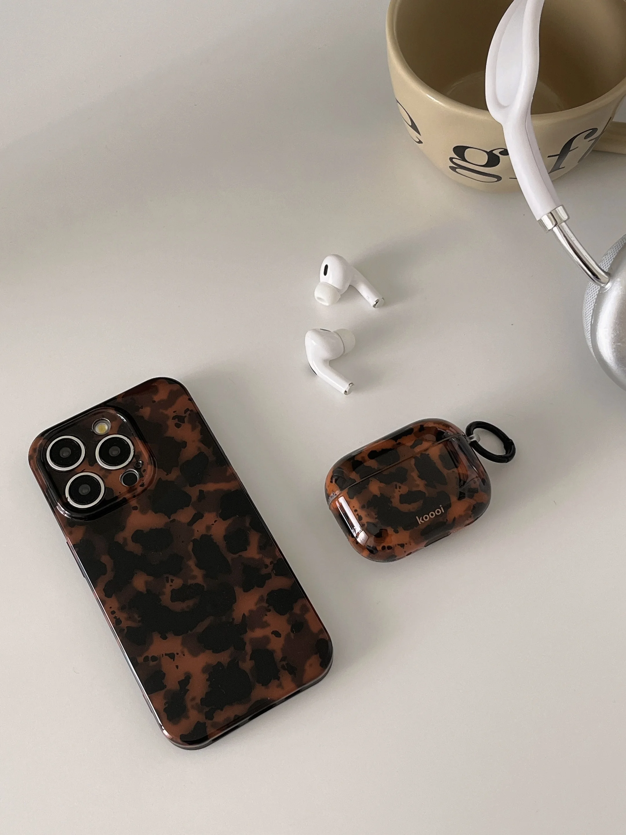 Stilvolle dunkle Farbe Schildpatt Bernstein weiche glänzende Schutzhülle für iPhone 16 15 14 13 12 11 Pro Max Plus – Detail 2