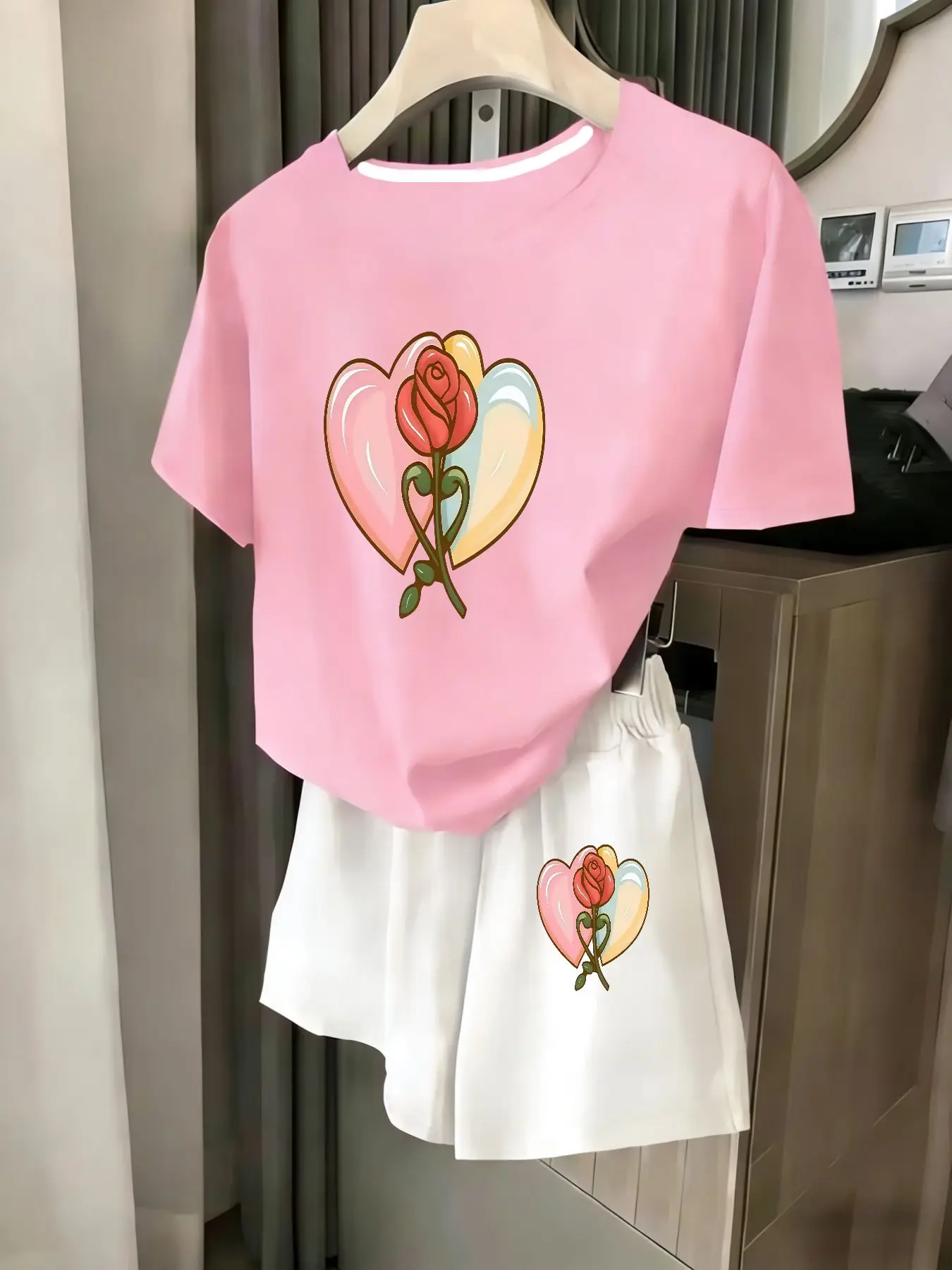 

Ladies 2-Piece Set Summer Beach Vacation Casual round Neck Short Sleeve Random Print T-Shirt Elastic Waist Shorts Suit Comfortab